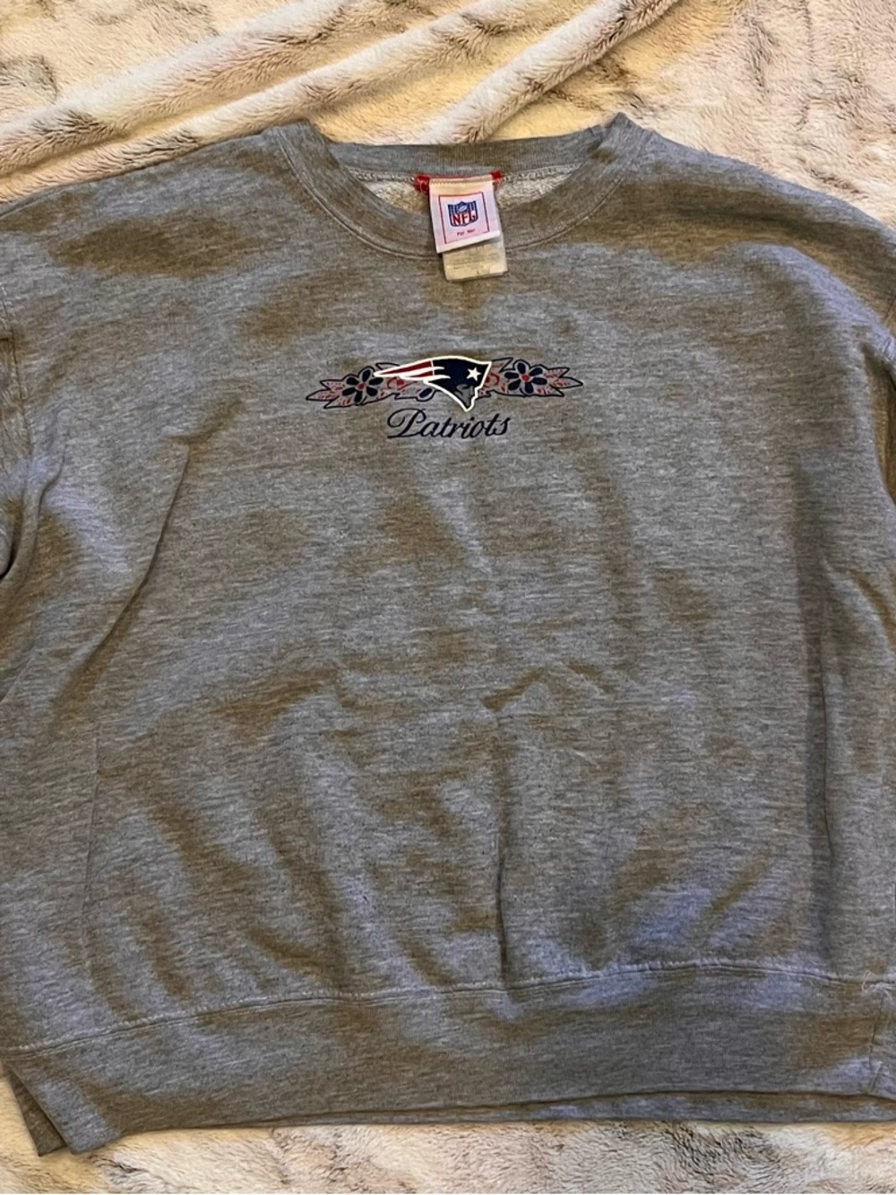 NFL Womens Grey Patriots Crewneck Sweatshirt